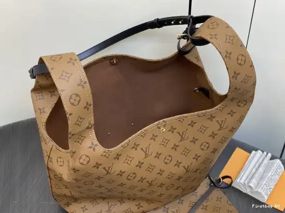 First bag ru Atlantis LOUIS VUITTON GM 0530